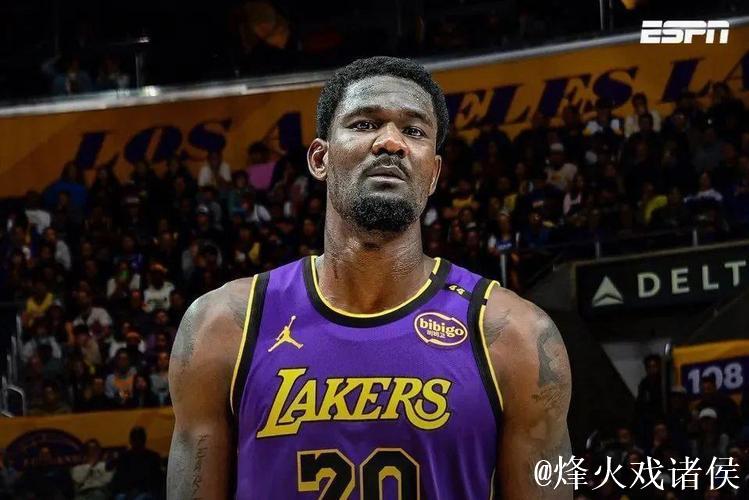 湖人自媒体:艾顿在场均上双的球员中命中率高居联盟第二 湖人自媒体:艾顿在场均上双的球员中命中率高居联盟第二